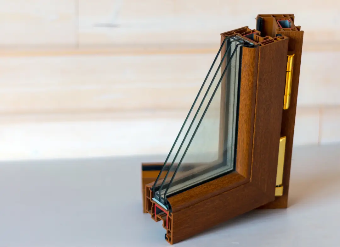 Installation de fenêtre en bois sur mesure Saint-Martin-de-Crau